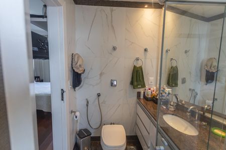 Apartamento à venda com 180m², 4 quartos e 3 vagasBanheiro da Suíte