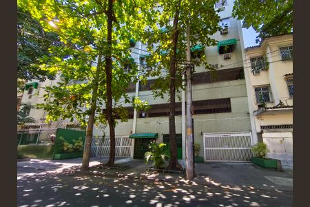 Apartamento à venda com 79m², 2 quartos e 2 vagasFachada e portaria