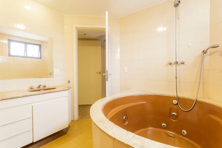 Apartamento à venda com 196m², 3 quartos e 3 vagas Apartamento à venda com 196m², 3 quartos e 3 vagasBanheiro da Suíte 2