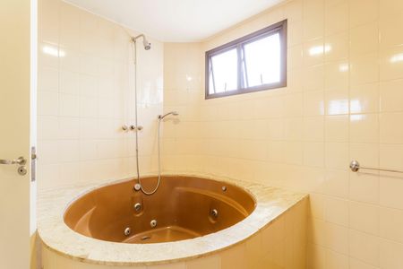 Apartamento à venda com 196m², 3 quartos e 3 vagas Apartamento à venda com 196m², 3 quartos e 3 vagasBanheiro da Suíte 2