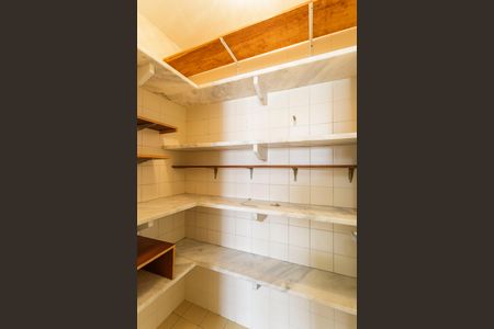 Apartamento à venda com 196m², 3 quartos e 3 vagas Apartamento à venda com 196m², 3 quartos e 3 vagasDespensa