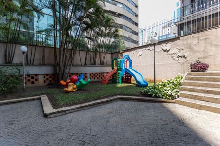 Apartamento à venda com 196m², 3 quartos e 3 vagas Apartamento à venda com 196m², 3 quartos e 3 vagasÁrea comum - Playground