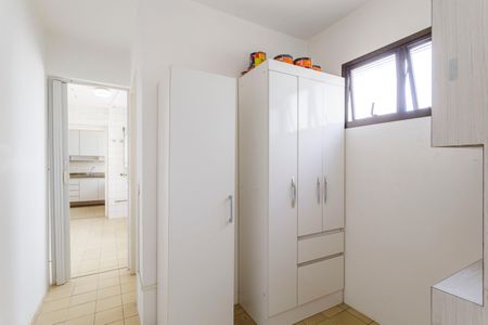 Apartamento à venda com 196m², 3 quartos e 3 vagas Apartamento à venda com 196m², 3 quartos e 3 vagasQuarto de Serviço