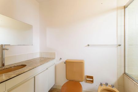 Apartamento à venda com 196m², 3 quartos e 3 vagas Apartamento à venda com 196m², 3 quartos e 3 vagasBanheiro da Suíte 1