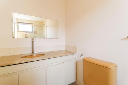 Apartamento à venda com 196m², 3 quartos e 3 vagas Apartamento à venda com 196m², 3 quartos e 3 vagasBanheiro da Suíte 1