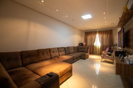 Casa à venda com 200m², 3 quartos e 3 vagasSala