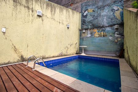 Casa à venda com 200m², 3 quartos e 3 vagasPiscina