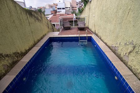 Casa à venda com 200m², 3 quartos e 3 vagasPiscina