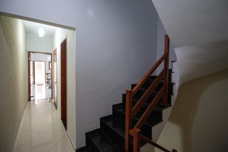 Casa à venda com 200m², 3 quartos e 3 vagasEscada
