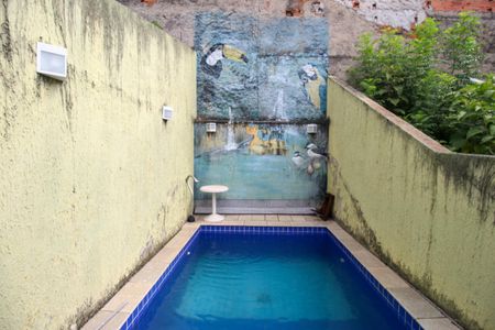 Casa à venda com 200m², 3 quartos e 3 vagasPiscina
