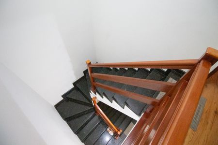 Casa à venda com 200m², 3 quartos e 3 vagasEscada