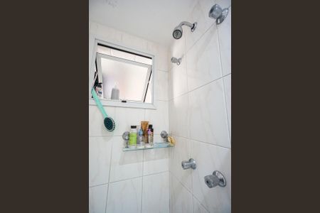 Apartamento à venda com 73m², 3 quartos e 2 vagasChuveiro