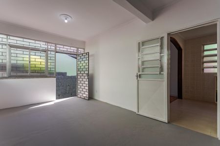 Casa à venda com 265m², 3 quartos e 6 vagas Casa à venda com 265m², 3 quartos e 6 vagasCozinha e Área de Serviço