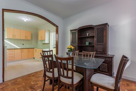 Casa à venda com 265m², 3 quartos e 6 vagas Casa à venda com 265m², 3 quartos e 6 vagasSala