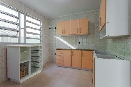 Casa à venda com 265m², 3 quartos e 6 vagas Casa à venda com 265m², 3 quartos e 6 vagasCozinha e Área de Serviço