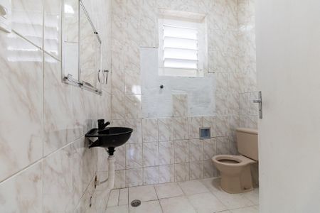 Casa à venda com 200m², 1 quarto e sem vaga Casa à venda com 200m², 1 quarto e sem vagaBanheiro