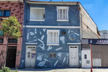 Casa à venda com 200m², 1 quarto e sem vaga Casa à venda com 200m², 1 quarto e sem vagaFachada