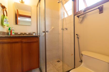 Casa de condomínio à venda com 411m², 7 quartos e 4 vagas Casa de condomínio à venda com 411m², 7 quartos e 4 vagasBanheiro de Serviço