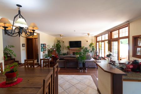 Casa de condomínio à venda com 411m², 7 quartos e 4 vagas Casa de condomínio à venda com 411m², 7 quartos e 4 vagasSala