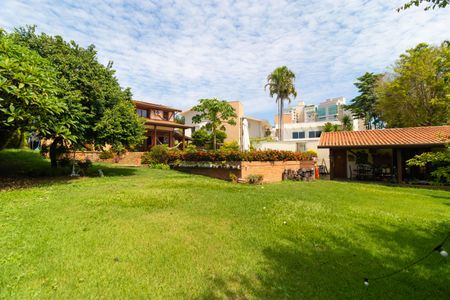 Casa de condomínio à venda com 411m², 7 quartos e 4 vagas Casa de condomínio à venda com 411m², 7 quartos e 4 vagasQuintal