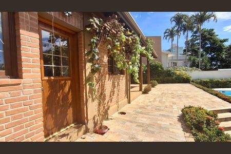 Casa de condomínio à venda com 411m², 5 quartos e 6 vagasQuintal