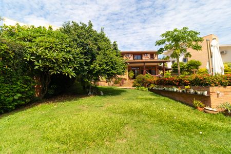 Casa de condomínio à venda com 411m², 7 quartos e 4 vagas Casa de condomínio à venda com 411m², 7 quartos e 4 vagasQuintal