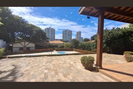 Casa de condomínio à venda com 411m², 5 quartos e 6 vagasQuintal