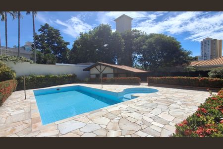 Casa de condomínio à venda com 411m², 5 quartos e 6 vagasQuintal