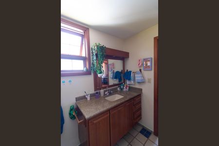 Casa de condomínio à venda com 411m², 7 quartos e 4 vagas Casa de condomínio à venda com 411m², 7 quartos e 4 vagasBanheiro 01