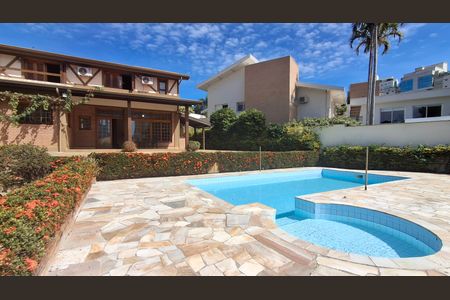 Casa de condomínio à venda com 411m², 5 quartos e 6 vagasQuintal