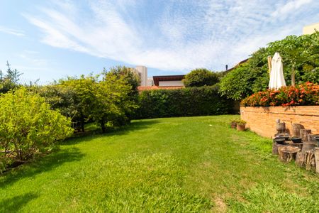 Casa de condomínio à venda com 411m², 7 quartos e 4 vagas Casa de condomínio à venda com 411m², 7 quartos e 4 vagasQuintal