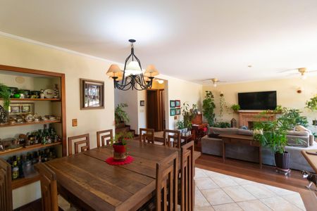 Casa de condomínio à venda com 411m², 7 quartos e 4 vagas Casa de condomínio à venda com 411m², 7 quartos e 4 vagasSala