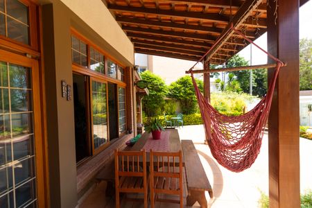 Casa de condomínio à venda com 411m², 7 quartos e 4 vagas Casa de condomínio à venda com 411m², 7 quartos e 4 vagasVaranda