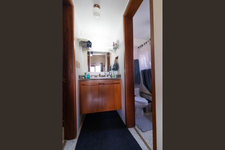 Casa de condomínio à venda com 411m², 7 quartos e 4 vagas Casa de condomínio à venda com 411m², 7 quartos e 4 vagasBanheiro da Suíte 01