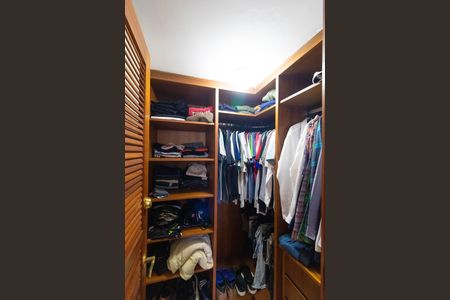 Casa de condomínio à venda com 411m², 7 quartos e 4 vagas Casa de condomínio à venda com 411m², 7 quartos e 4 vagasClsoet da Suíte 01