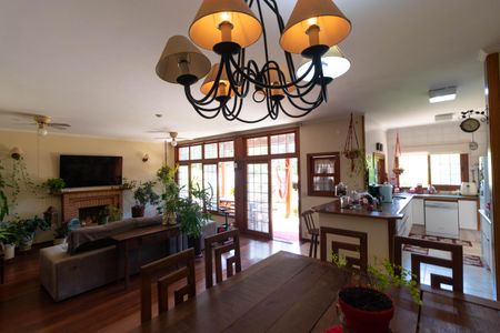 Casa de condomínio à venda com 411m², 7 quartos e 4 vagas Casa de condomínio à venda com 411m², 7 quartos e 4 vagasSala