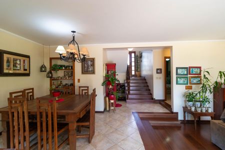 Casa de condomínio à venda com 411m², 7 quartos e 4 vagas Casa de condomínio à venda com 411m², 7 quartos e 4 vagasSala