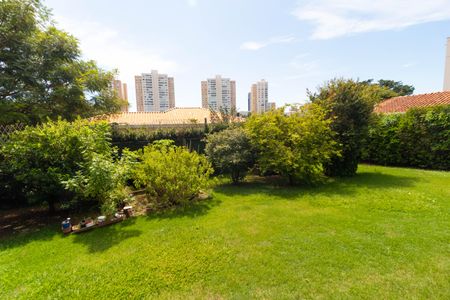 Casa de condomínio à venda com 411m², 7 quartos e 4 vagas Casa de condomínio à venda com 411m², 7 quartos e 4 vagasQuintal