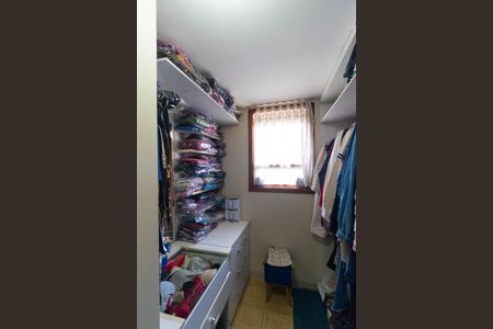 Casa de condomínio à venda com 411m², 7 quartos e 4 vagas Casa de condomínio à venda com 411m², 7 quartos e 4 vagasCloset da Suíte 02