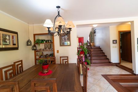 Casa de condomínio à venda com 411m², 7 quartos e 4 vagas Casa de condomínio à venda com 411m², 7 quartos e 4 vagasSala