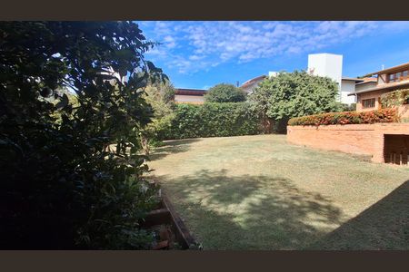 Casa de condomínio à venda com 411m², 5 quartos e 6 vagasQuintal