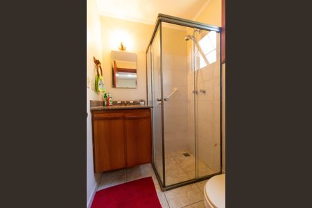 Casa de condomínio à venda com 411m², 7 quartos e 4 vagas Casa de condomínio à venda com 411m², 7 quartos e 4 vagasBanheiro de Serviço