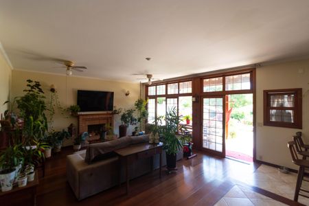 Casa de condomínio à venda com 411m², 7 quartos e 4 vagas Casa de condomínio à venda com 411m², 7 quartos e 4 vagasSala