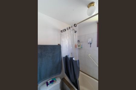 Casa de condomínio à venda com 411m², 7 quartos e 4 vagas Casa de condomínio à venda com 411m², 7 quartos e 4 vagasBanheiro da Suíte 01