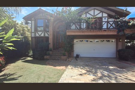 Casa de condomínio à venda com 411m², 5 quartos e 6 vagasFachada