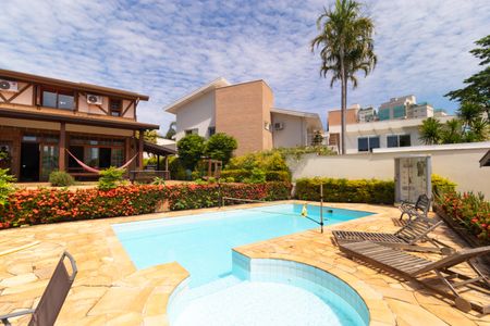 Casa de condomínio à venda com 411m², 7 quartos e 4 vagas Casa de condomínio à venda com 411m², 7 quartos e 4 vagasPiscina