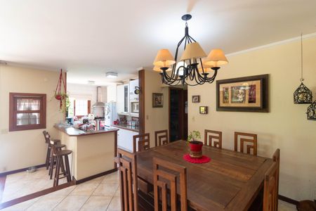 Casa de condomínio à venda com 411m², 7 quartos e 4 vagas Casa de condomínio à venda com 411m², 7 quartos e 4 vagasSala