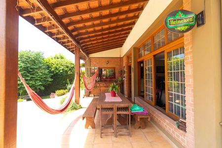 Casa de condomínio à venda com 411m², 7 quartos e 4 vagas Casa de condomínio à venda com 411m², 7 quartos e 4 vagasVaranda