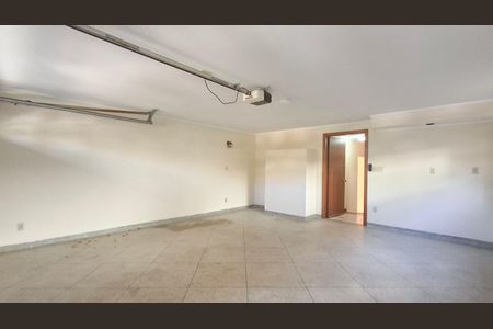 Casa de condomínio à venda com 411m², 5 quartos e 6 vagasGaragem