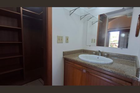 Casa de condomínio à venda com 411m², 5 quartos e 6 vagasBanheiro suíte 2